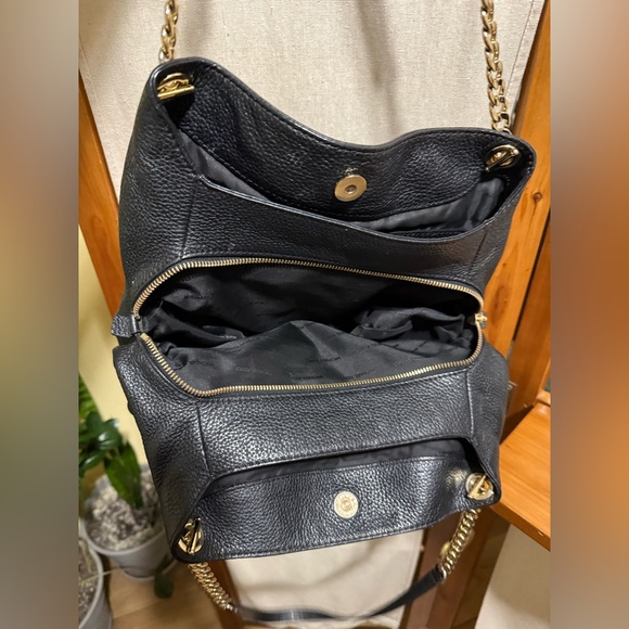 Michael Kors pebble leather shoulder bag - Picture 15 of 15